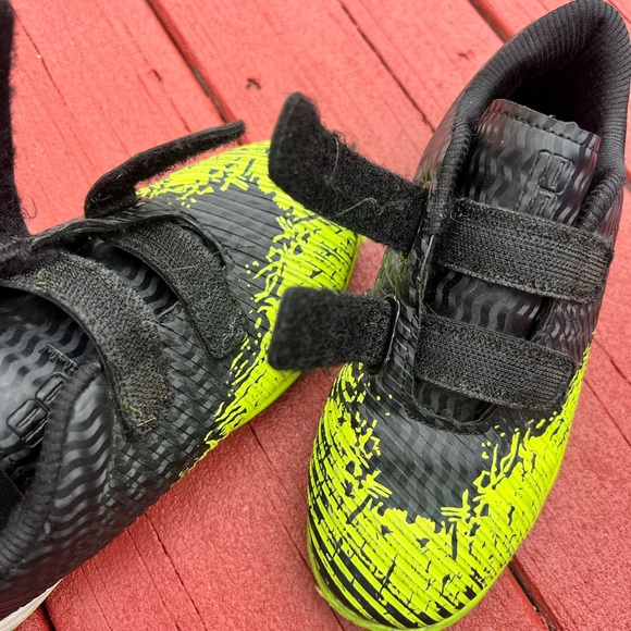 Boys indoor soccer cleats - Picture 3 of 4